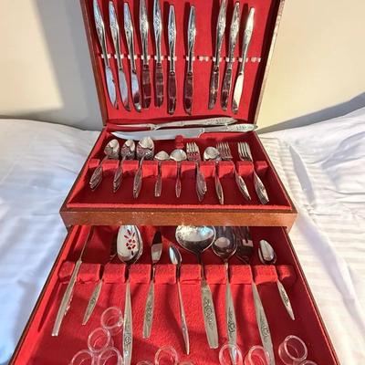 Vintage Oneida Craft Deluxe Stainless Flatware Set
