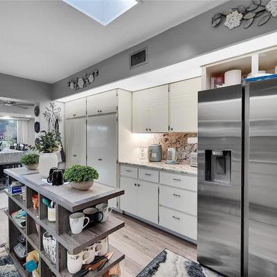 Sale Photo Thumbnail #105