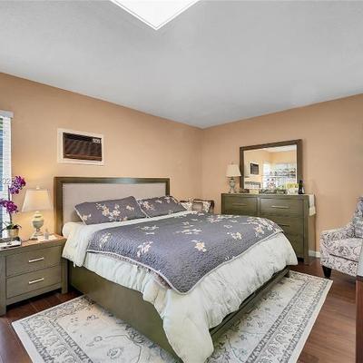 Sale Photo Thumbnail #98