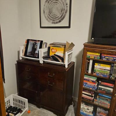 Vintage Cabinet Radio phonograph