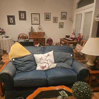 Sale Photo Thumbnail #129: Sofa