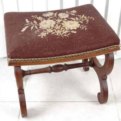 Antique Vander Ley Brothers Grand Rapids Dressing Footstool - Needlepoint