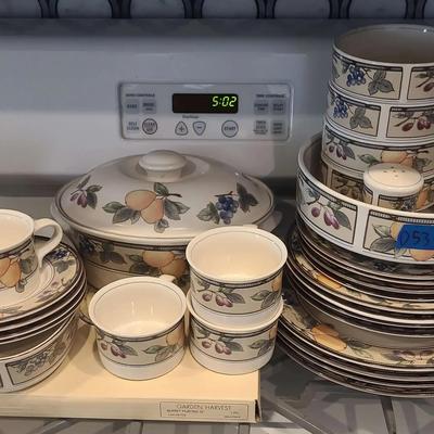 Mikasa Intaglio "Garden Harvest" 30 Piece Stoneware Kitchen & Dining Set