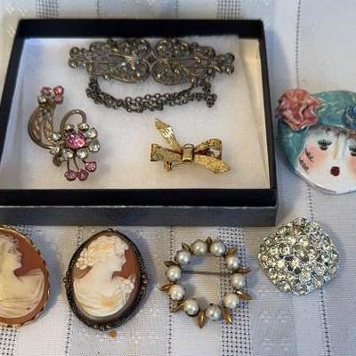 Brooches 
