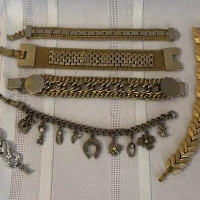Bracelets 
