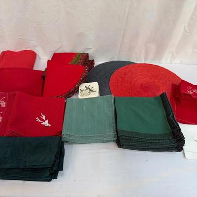 Deluxe Holiday Linen & Napkin Lot