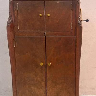 Victor Victrola VV-XVI: Vintage Phonograph & Record Cabinet