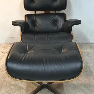 Herman Miller Eames Swivel Lounge Chair W/ Footrest 