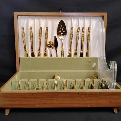 VINTAGE International Silver Co. Golden Scroll Gold-Plated Stainless Flatware Set | Service for 8