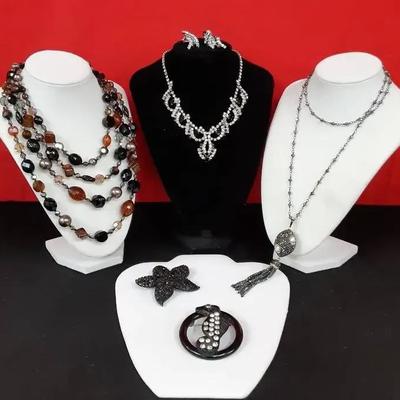 4 Strand Choker - 30" Chain w Pendant - Crystal Necklace Set