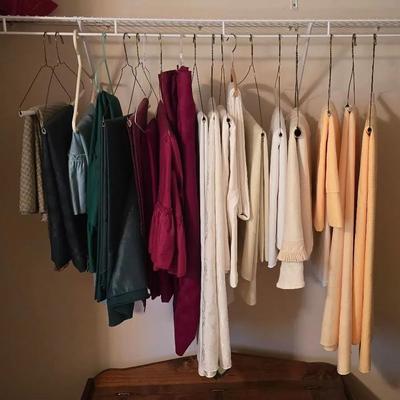 19+ Lot of Assorted Tablecloths, Runners & Round End Table Covers