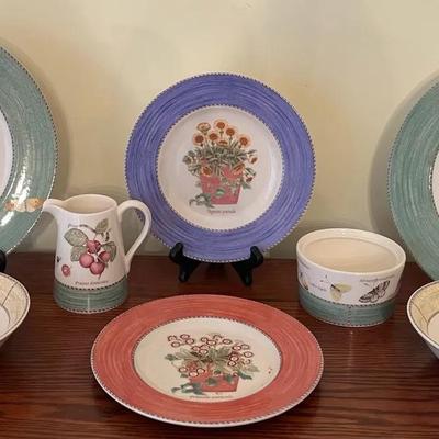 Wedgwood “Sarah’s Garden” Queens Ware 8-Piece Dish Set (1997)