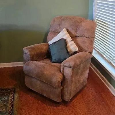 LA-Z-BOY Suede Swivel Rocker Recliner With 2 Decor Pillows