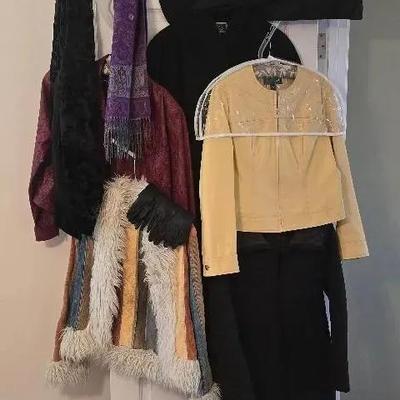 Women's Outdoor Jackets, Coats, Scarves, & Gloves (1-2 Vtg) Total 10+ pieces
