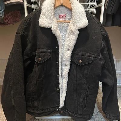 Vintage Men’s Levi Black Denim Jacket With Fleece Lining Size L