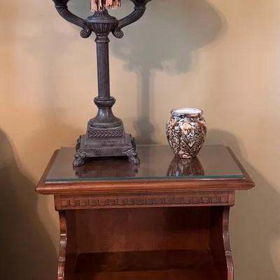 Ethan Allen End Table, Lamp, Animal Safari Vase-Set #1