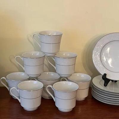 30-Piece Wakefield International Silver Co. Fine China Dish Set