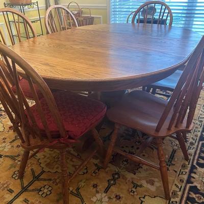 Medium Toned Wooden Round/Oval Dining Table With Extra Leaf & 6 Chairs