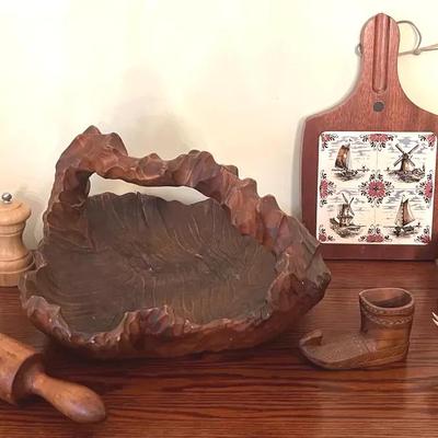 Assortment of Wooden Décor & Kitchen Goods