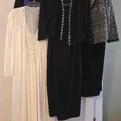 Lot of Women’s Plus-Size Dress Sets (16WP) with BONUS Negligee & Robe