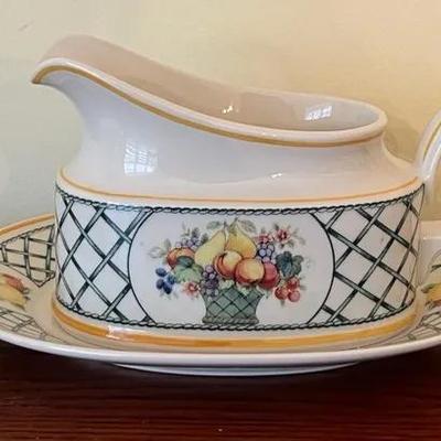 Villeroy & Boch Basket Gravy Boat & Plate + Shakers