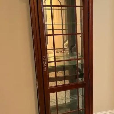 Traditional Style Curio Cabinet with Adjustable Shelves 