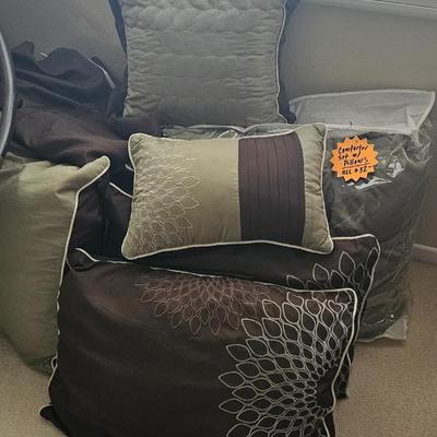 $32 comforter with pillows