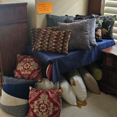 Decorative pillows $5 each