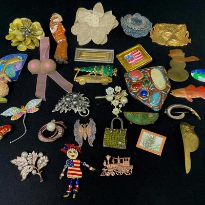 Assortment Of Various Brooches 