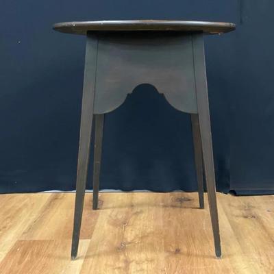 American Queen Anne Style Table