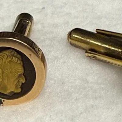 PAIR OF 10K YELLOW GOLD JOHN DEERE CUFFLINKS