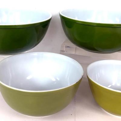 "Pyrex" Mixing Bowl Set