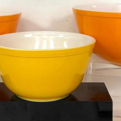"Pyrex" Mixing Bowl Set