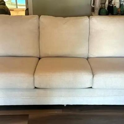 Leggett & Platt Upholstered Sofa with Pull-Out Sleeper Bed