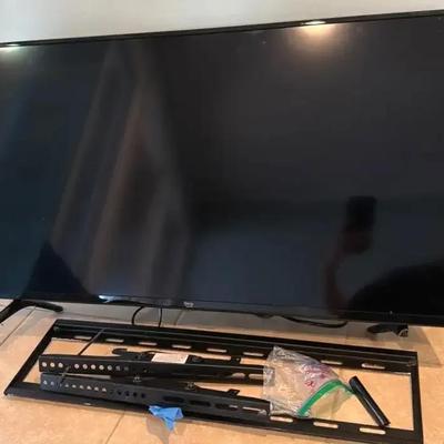 Amazon 35" Fire TV with Wall Mount Bracket