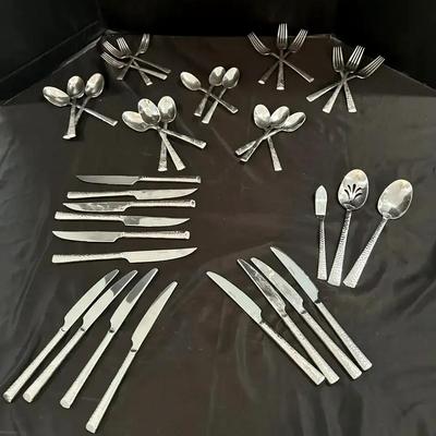 "Tomodachi" Hammered-Style Stainless Steel Flatware Set