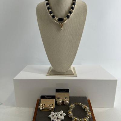 Sale Photo Thumbnail #258