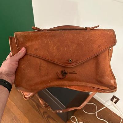 Il Bisonte Leather Messenger Bag