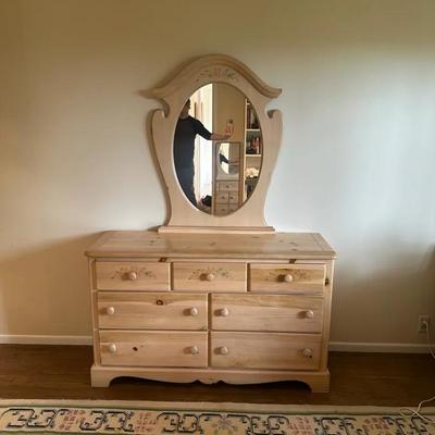 Vaughan Bassett Farmhouse Dresser With Mirror