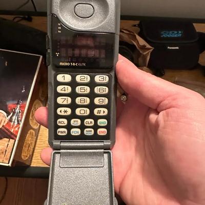 Motorola MicroTAC Elite Flip Phone with Accessories