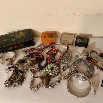 Jewelry, Accessories, and Decorative Boxes