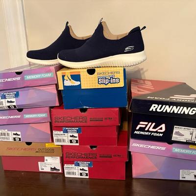 NIB-Sketchers Ladies Tennis Shoes