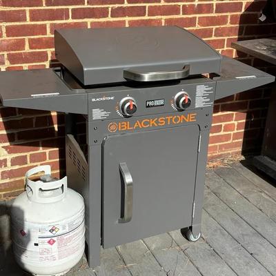 Blackstone Pro Series Propane Grill 