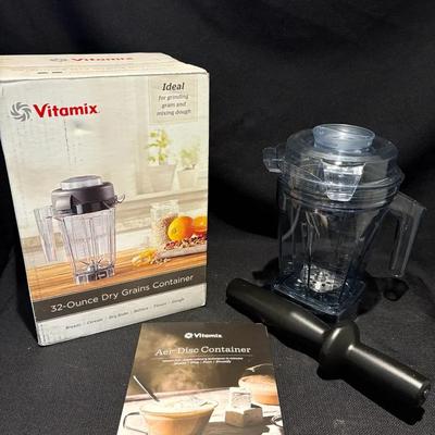 New-Vitamix 32oz Dry Grains Container & Aer Disc Container