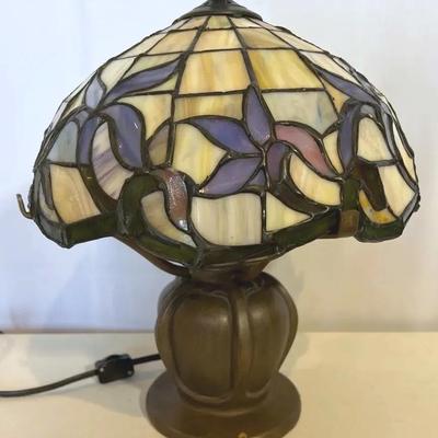 Tiffany-style Stained Glass Table Lamp