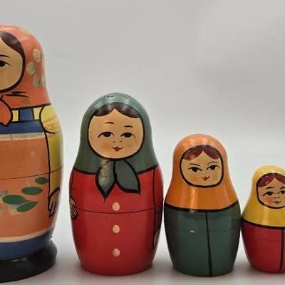 Russian Matryoshka Nesting Doll Set