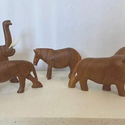 Hand-Carved Wood Animal Set – 5 Pieces