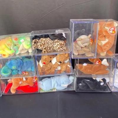 18 Ty Beanie Babies In Plastic Cases