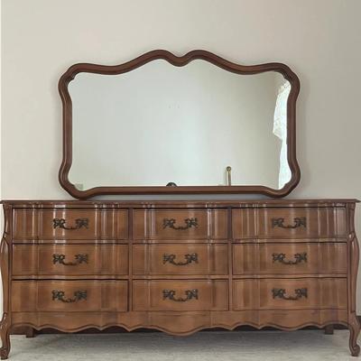 Vintage United Furniture French Provincial Dresser 