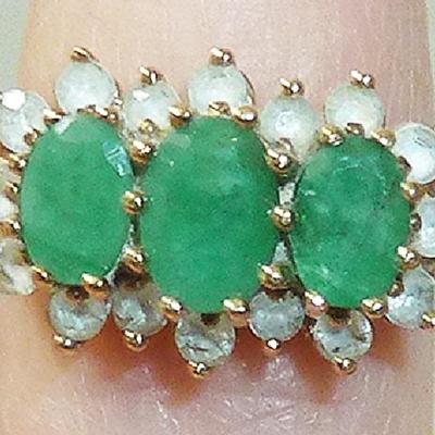 Sale Photo Thumbnail #9: 10K Emerald ladies ring